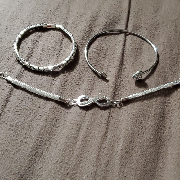 Set of 3 bracelets - Picture 2 of 2
